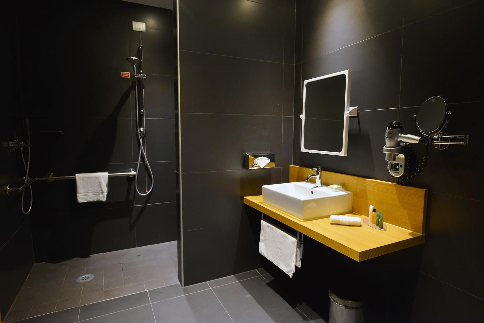King Room - Mobility Accessible